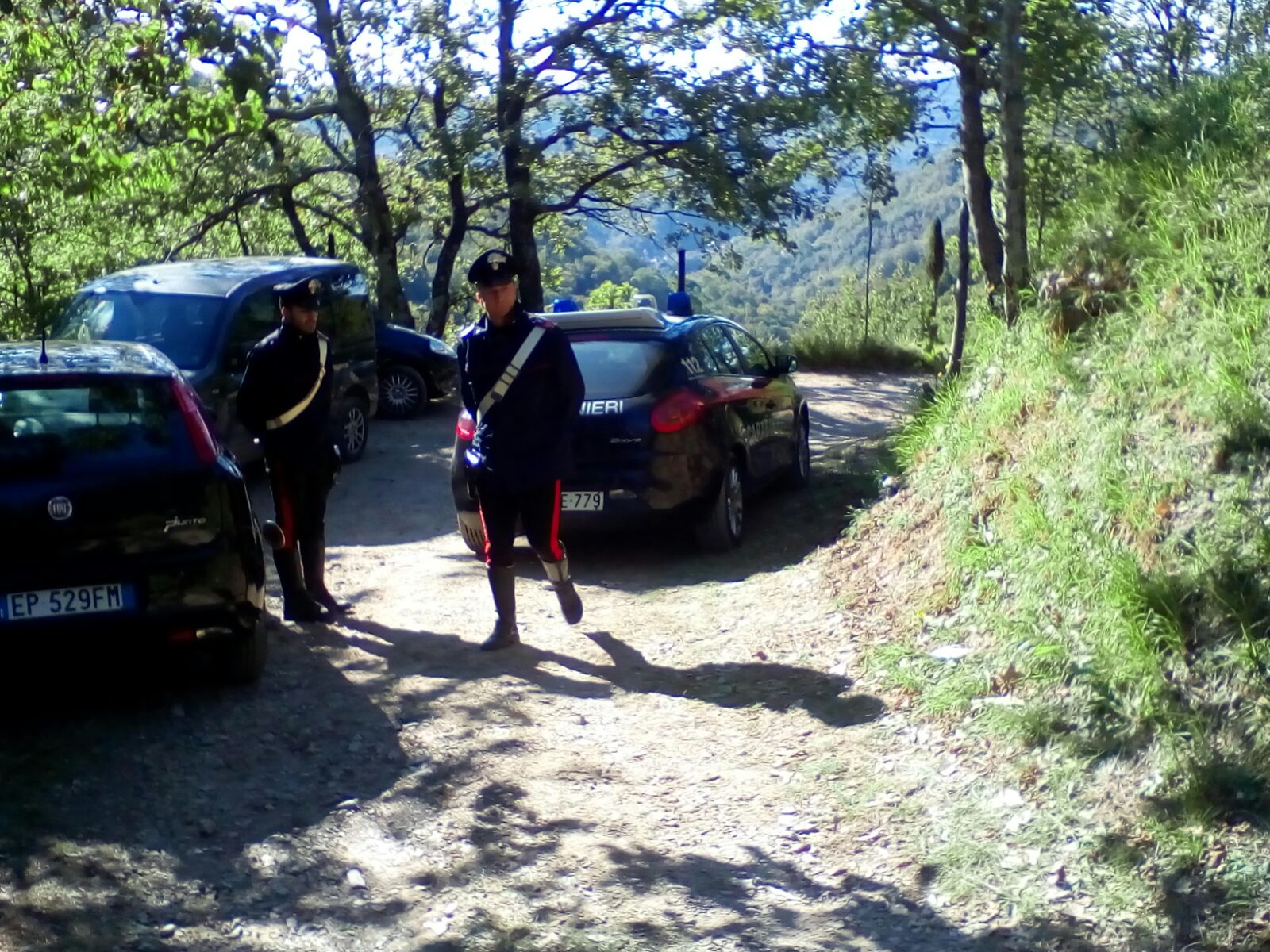 I carabinieri stamattina nei boschi di Craviasco
