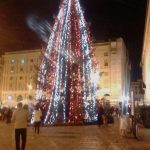 L'albero illuminato in Piazza De Ferrari