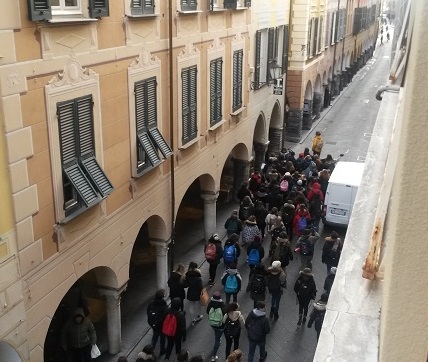 Ancora in sciopero per il freddo una parte degli studenti del Luzzati di Chiavari Ancora in sciopero per il freddo una parte degli studenti del Luzzati di Chiavari
