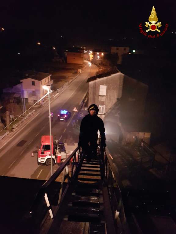 San Colombano Certenoli, palazzina a fuoco a Calvari: avevano appena rifatto il tetto San Colombano Certenoli, palazzina a fuoco a Calvari: avevano appena rifatto il tetto