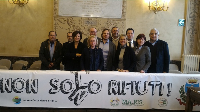 “Non sono solo rifiuti”: il Comune di Chiavari lancia un concorso per le scuole