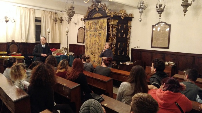 Gli studenti del Caboto in visita alla Sinagoga di Genova