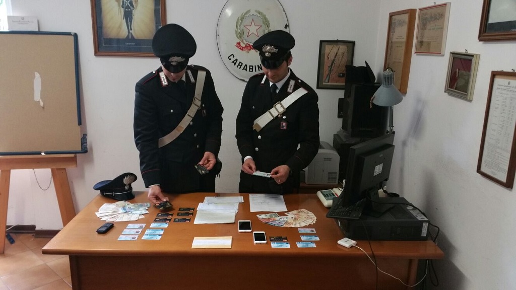 Documenti d’identità falsi, arrestati due romeni a Recco