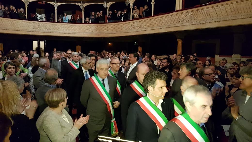Platea piena al Cantero allo spettacolo dei sindaci per il Villaggio del Ragazzo Platea piena al Cantero allo spettacolo dei sindaci per il Villaggio del Ragazzo