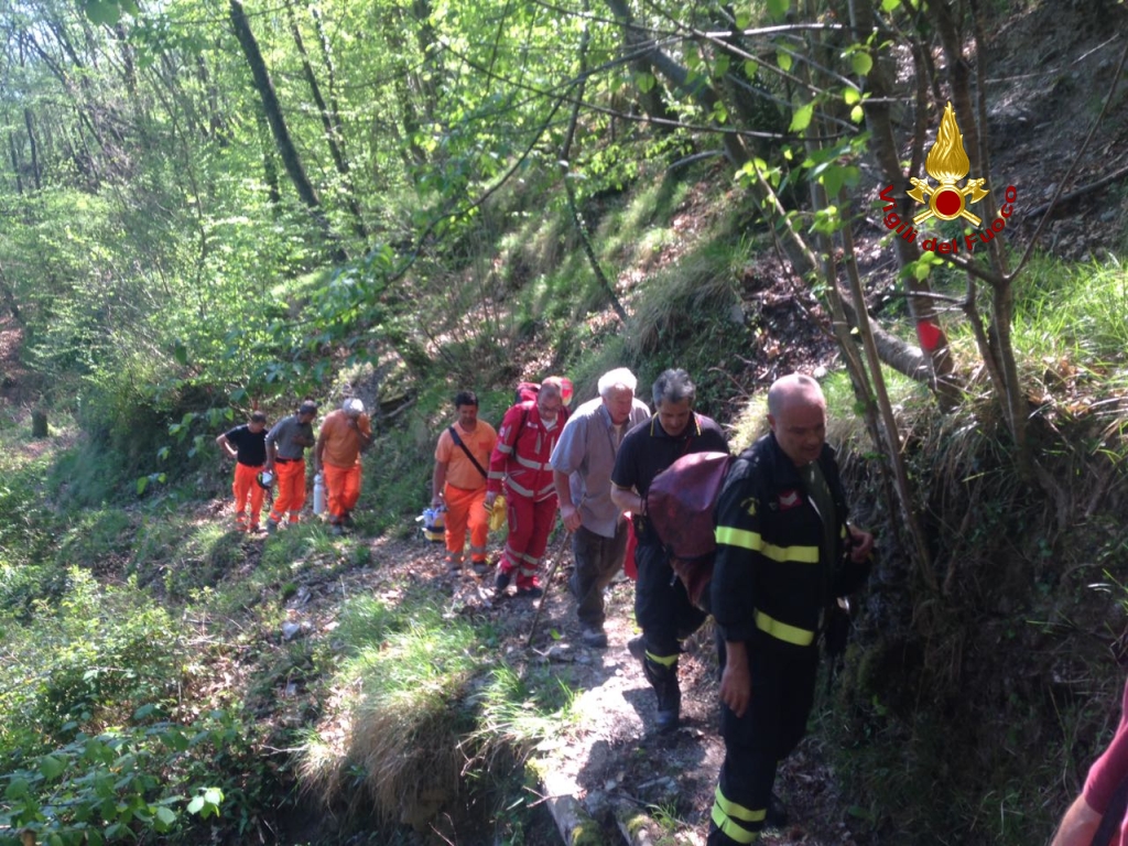 Operaio colto da malore, lo recuperano i vigili del fuoco a Monteghirfo