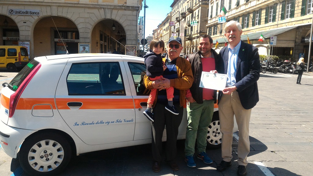 Dona Fiat Punto alla Croce Verde Chiavarese, riconoscimento alla famiglia Lagustena