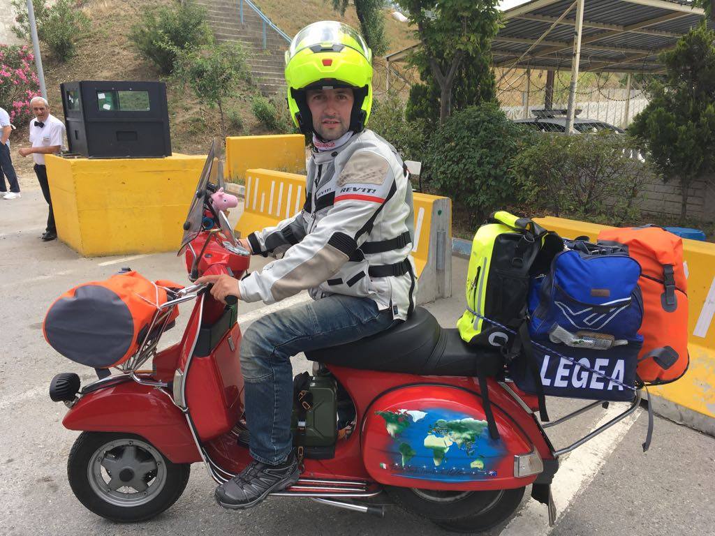Da Sestri Levante a Melbourne in Vespa, la pazza idea di Fabio Salini Da Sestri Levante a Melbourne in Vespa, la pazza idea di Fabio Salini