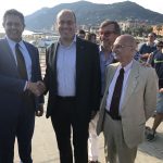 Stretta di mano tra Marco Di Capua e il presidente Toti - Radio Aldebaran Chiavari