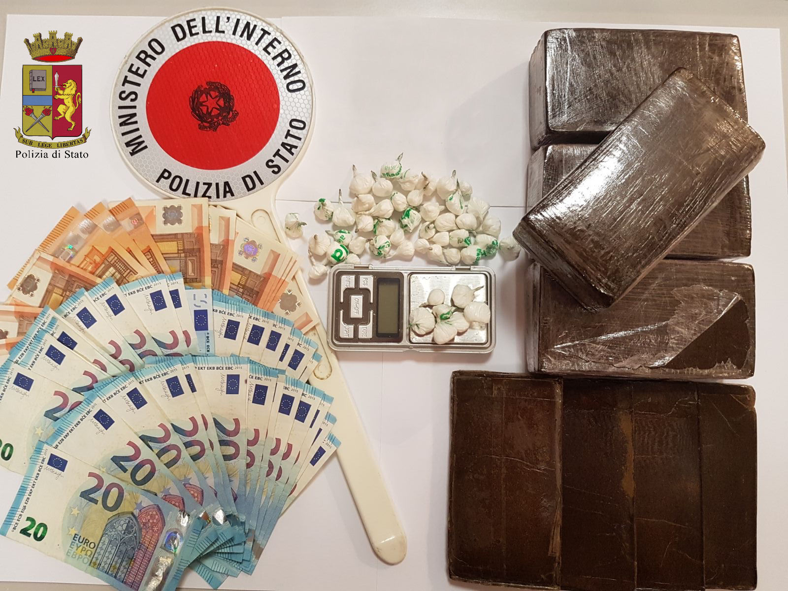 Arrestato spacciatore nella notte della Torta dei Fieschi Arrestato spacciatore nella notte della Torta dei Fieschi