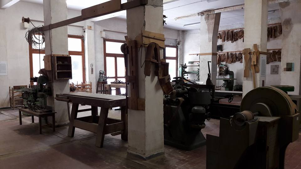 “L’inizio di una sedia. Artisti al Museo Guido e Anna Rocca” inaugura il costituendo Museo della sedia